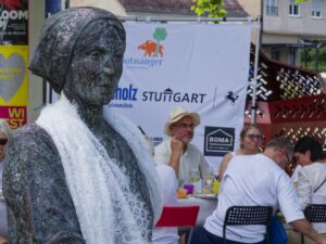 Porträt Waschfrau mit weißem Schal