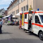 Spielstraße und Einblicke in einen Rettungswagen des DRK